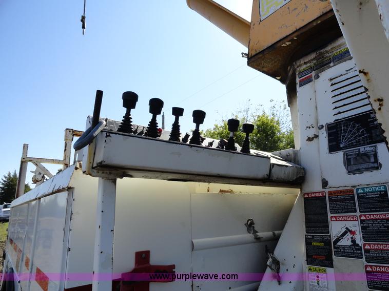 image for item A3107 1987 Ford F800 digger truck