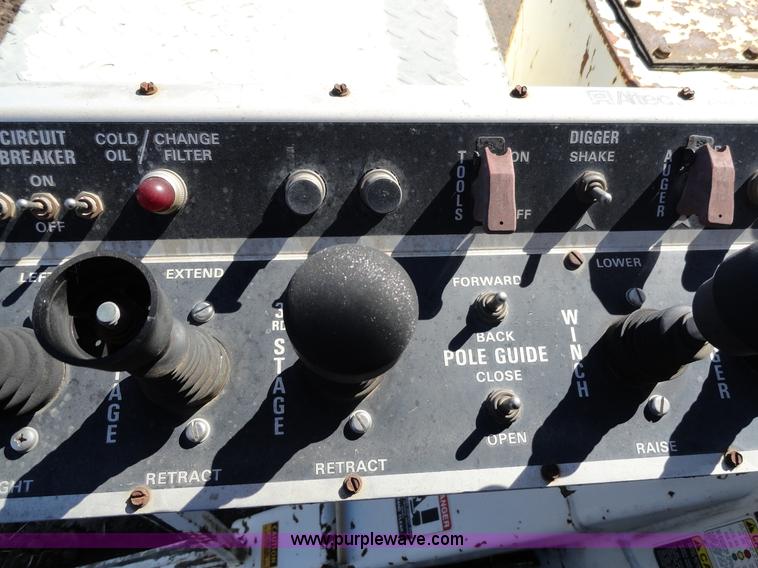 image for item A3107 1987 Ford F800 digger truck