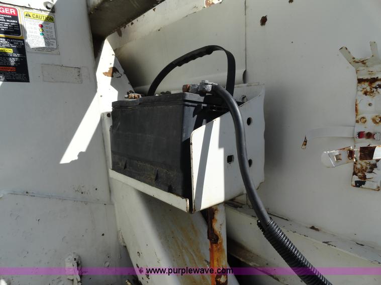 image for item A3107 1987 Ford F800 digger truck