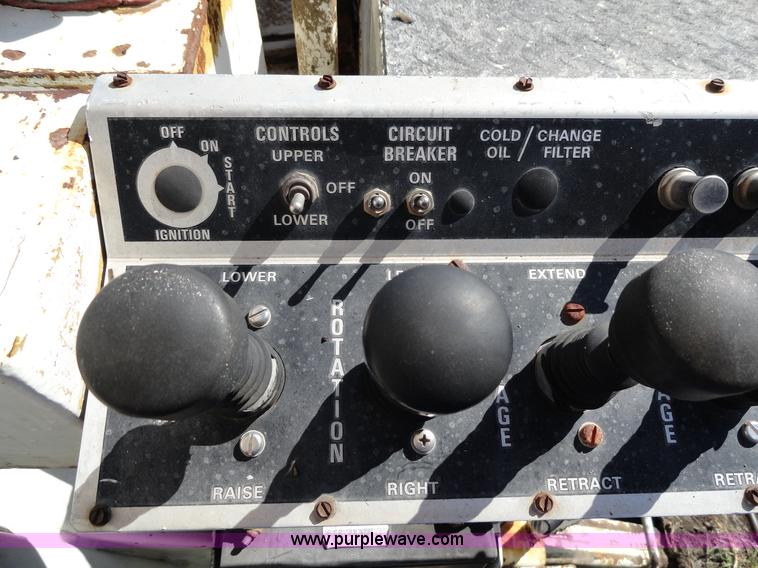 image for item A3107 1987 Ford F800 digger truck