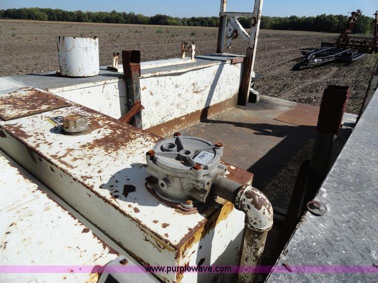 image for item A3107 1987 Ford F800 digger truck