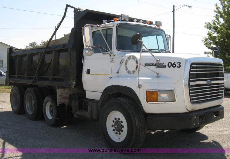 image for item A4345 1992 Ford Aeromax L9000 dump truck