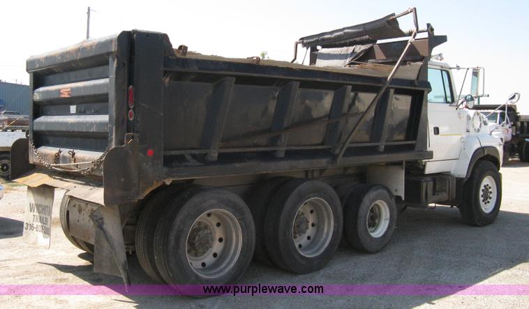 image for item A4345 1992 Ford Aeromax L9000 dump truck