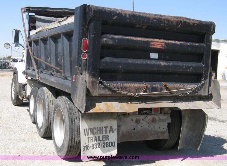 image for item A4345 1992 Ford Aeromax L9000 dump truck