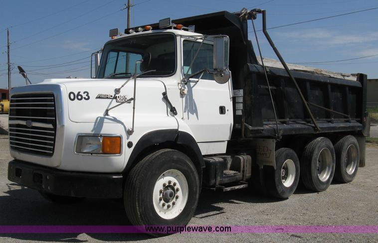 image for item A4345 1992 Ford Aeromax L9000 dump truck