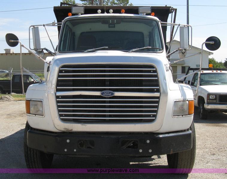image for item A4345 1992 Ford Aeromax L9000 dump truck