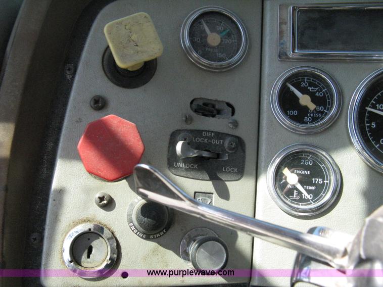 image for item A4345 1992 Ford Aeromax L9000 dump truck