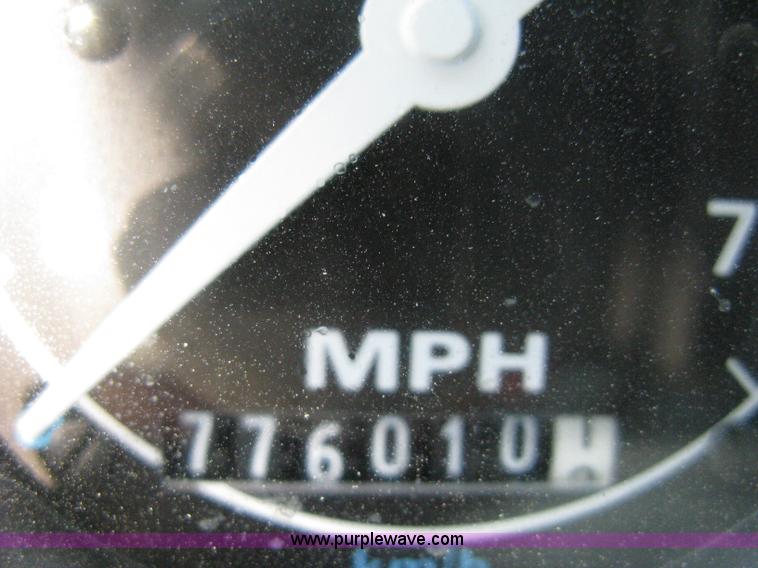 image for item A4345 1992 Ford Aeromax L9000 dump truck