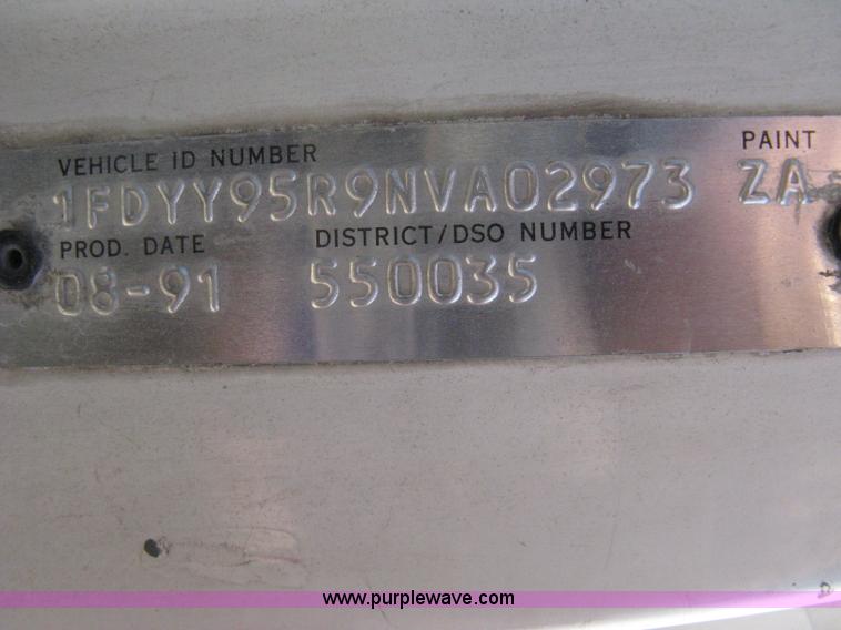 image for item A4345 1992 Ford Aeromax L9000 dump truck