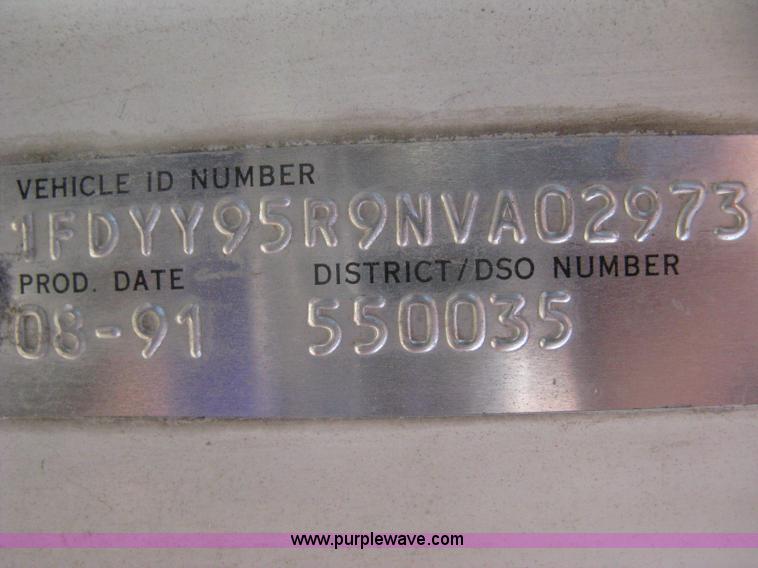 image for item A4345 1992 Ford Aeromax L9000 dump truck