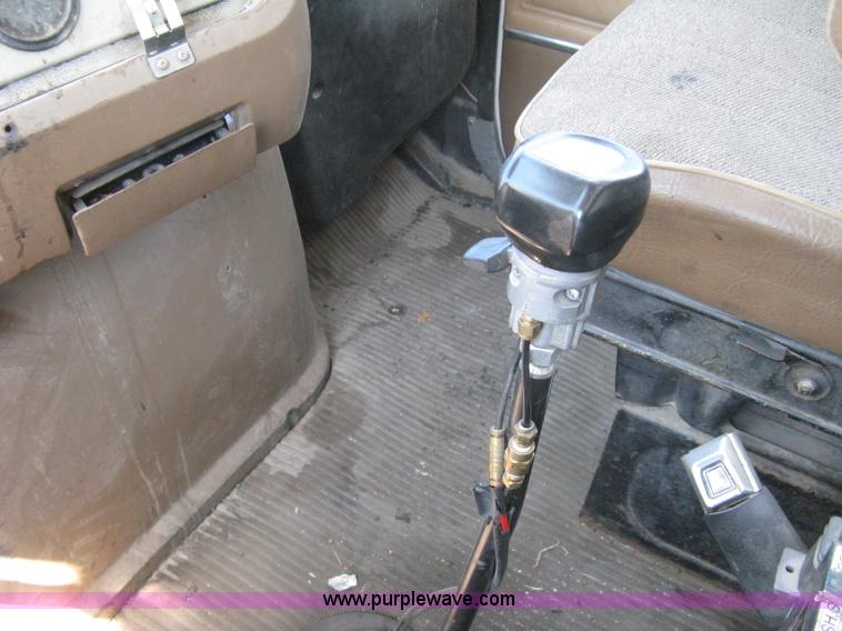 image for item A4345 1992 Ford Aeromax L9000 dump truck