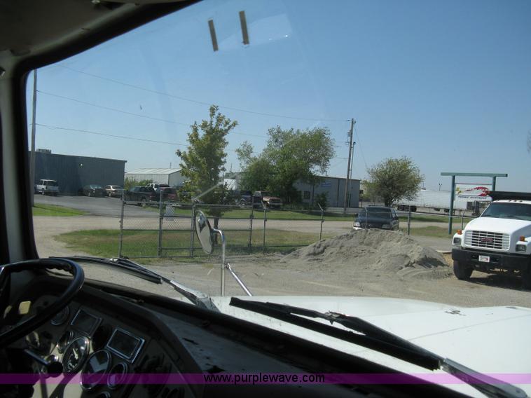 image for item A4345 1992 Ford Aeromax L9000 dump truck