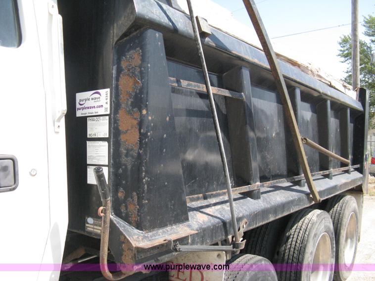 image for item A4345 1992 Ford Aeromax L9000 dump truck