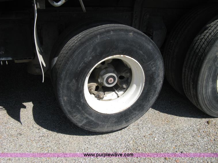 image for item A4345 1992 Ford Aeromax L9000 dump truck