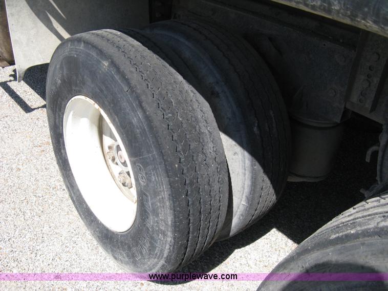 image for item A4345 1992 Ford Aeromax L9000 dump truck