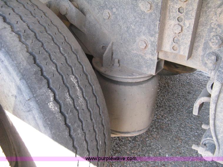 image for item A4345 1992 Ford Aeromax L9000 dump truck