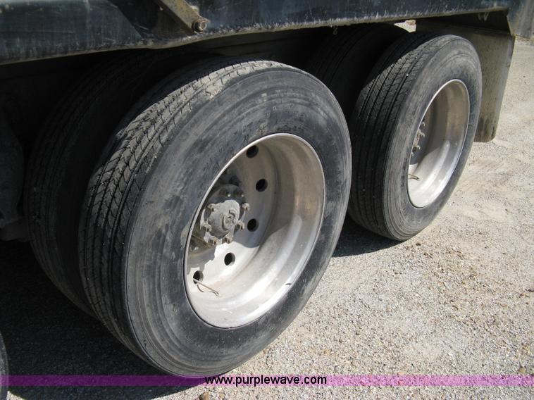 image for item A4345 1992 Ford Aeromax L9000 dump truck