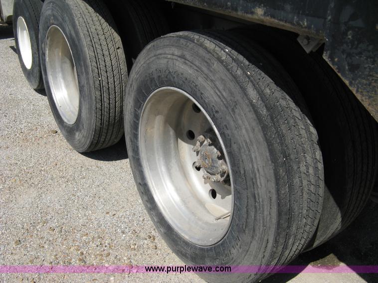 image for item A4345 1992 Ford Aeromax L9000 dump truck