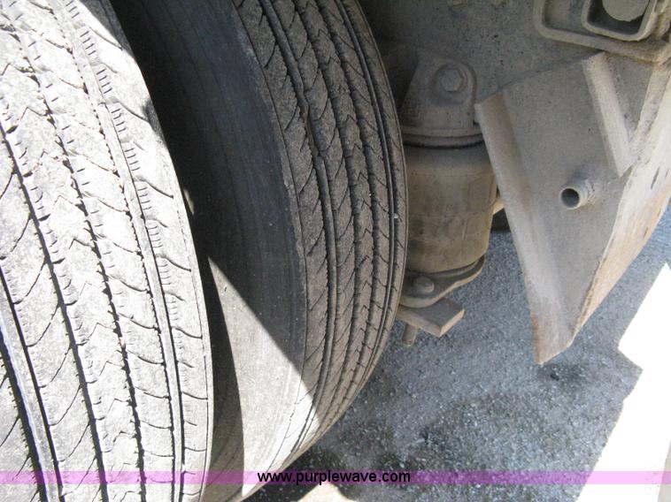 image for item A4345 1992 Ford Aeromax L9000 dump truck