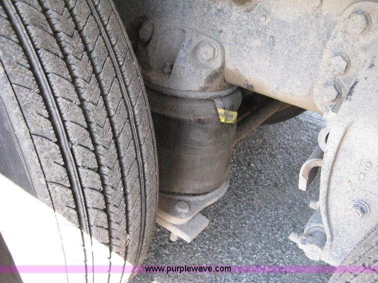 image for item A4345 1992 Ford Aeromax L9000 dump truck