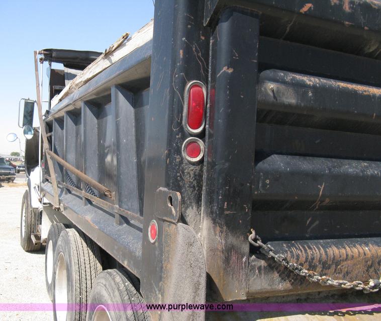 image for item A4345 1992 Ford Aeromax L9000 dump truck