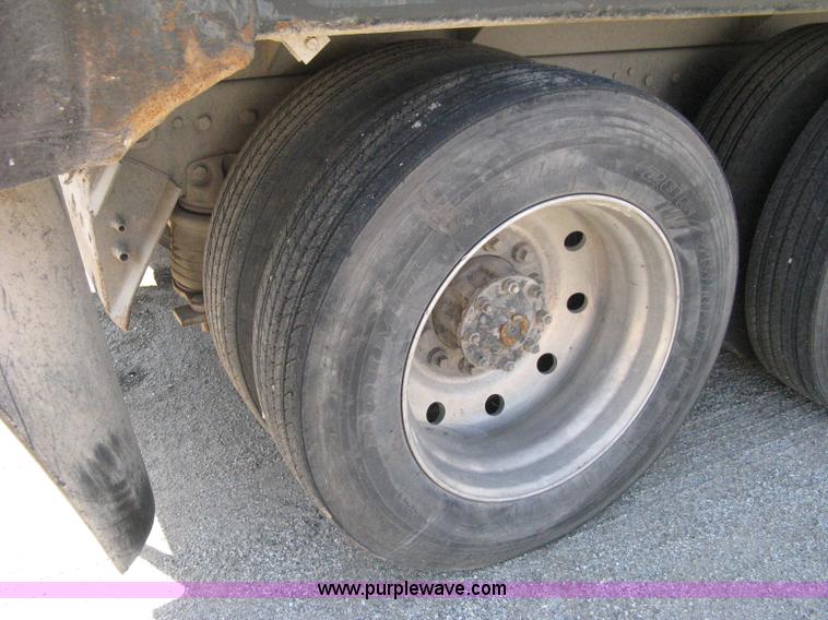 image for item A4345 1992 Ford Aeromax L9000 dump truck