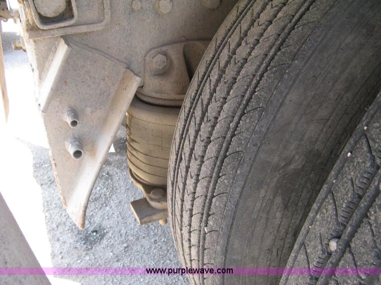 image for item A4345 1992 Ford Aeromax L9000 dump truck