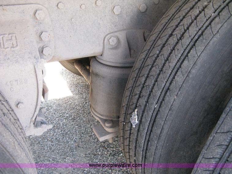 image for item A4345 1992 Ford Aeromax L9000 dump truck