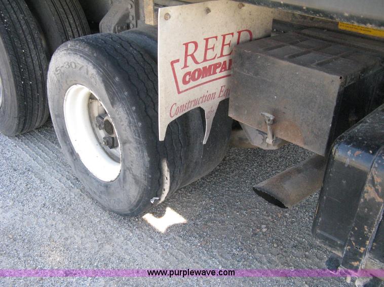 image for item A4345 1992 Ford Aeromax L9000 dump truck