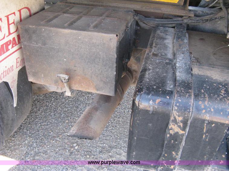 image for item A4345 1992 Ford Aeromax L9000 dump truck