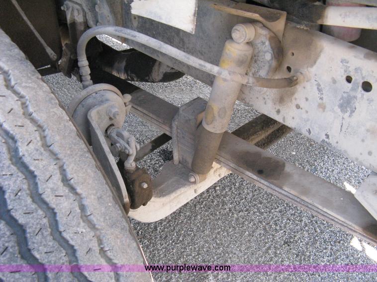 image for item A4345 1992 Ford Aeromax L9000 dump truck