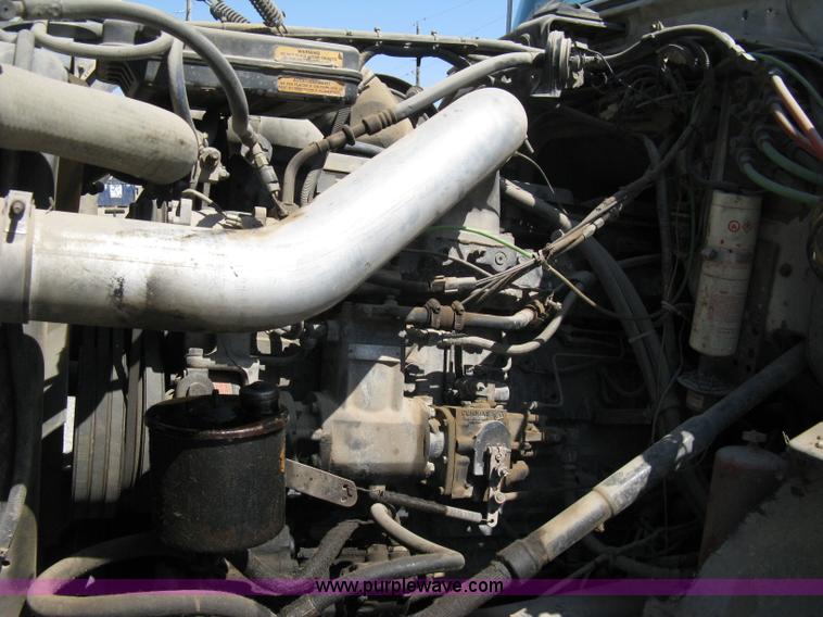 image for item A4345 1992 Ford Aeromax L9000 dump truck