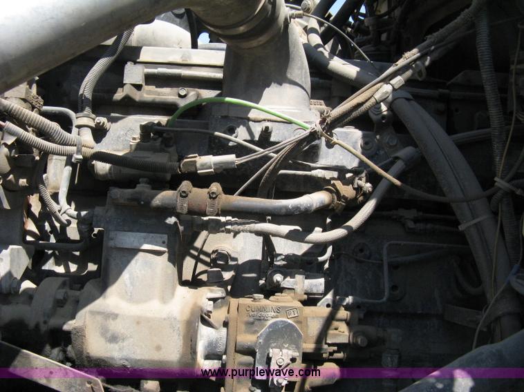 image for item A4345 1992 Ford Aeromax L9000 dump truck