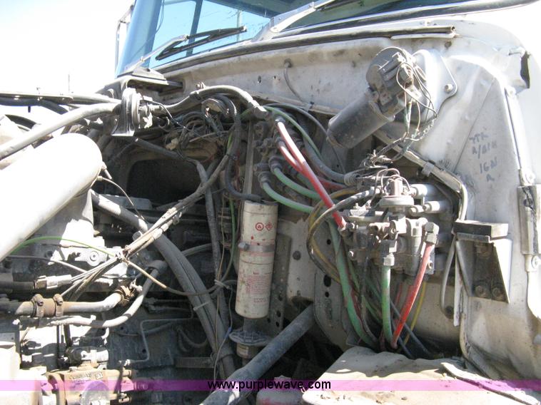 image for item A4345 1992 Ford Aeromax L9000 dump truck