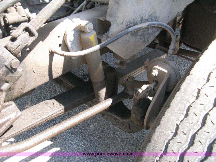 image for item A4345 1992 Ford Aeromax L9000 dump truck