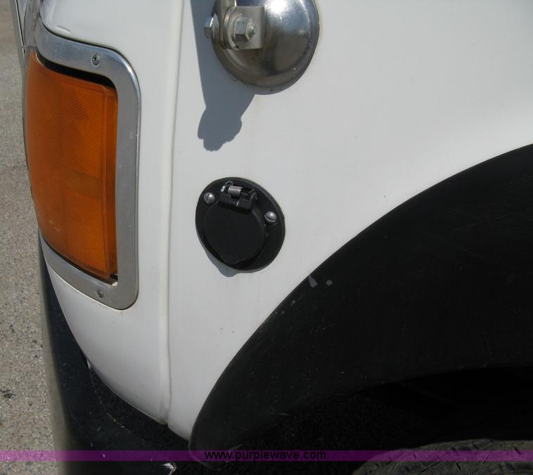 image for item A4345 1992 Ford Aeromax L9000 dump truck