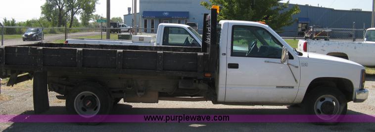 image for item A4348 2000 GMC Sierra C3500 pickup truck