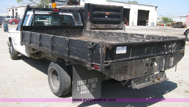 image for item A4348 2000 GMC Sierra C3500 pickup truck