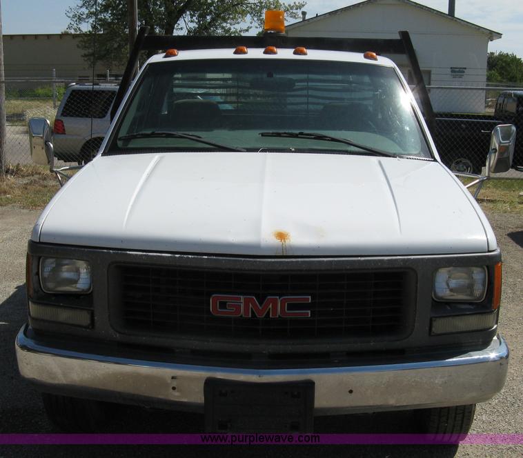image for item A4348 2000 GMC Sierra C3500 pickup truck