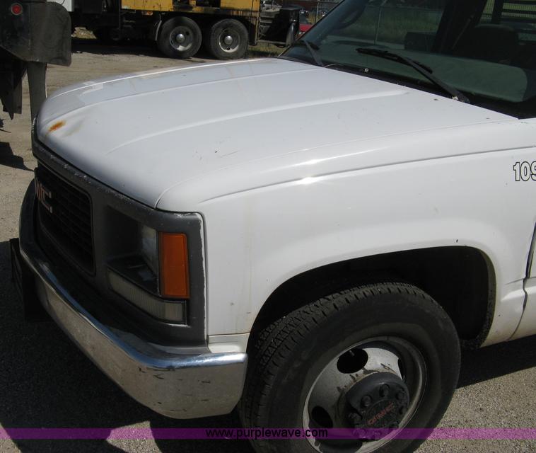 image for item A4348 2000 GMC Sierra C3500 pickup truck