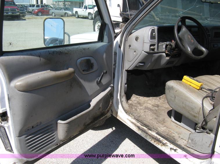 image for item A4348 2000 GMC Sierra C3500 pickup truck