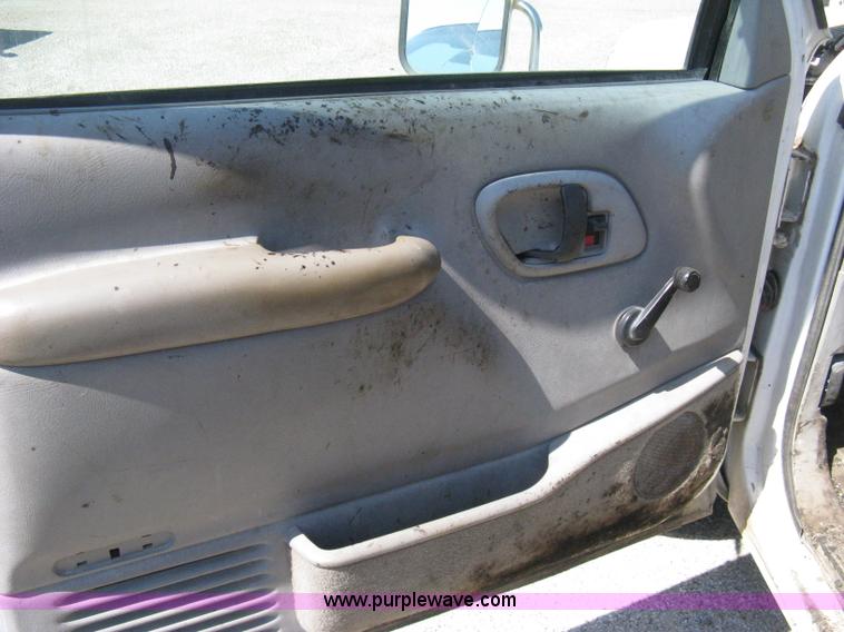 image for item A4348 2000 GMC Sierra C3500 pickup truck