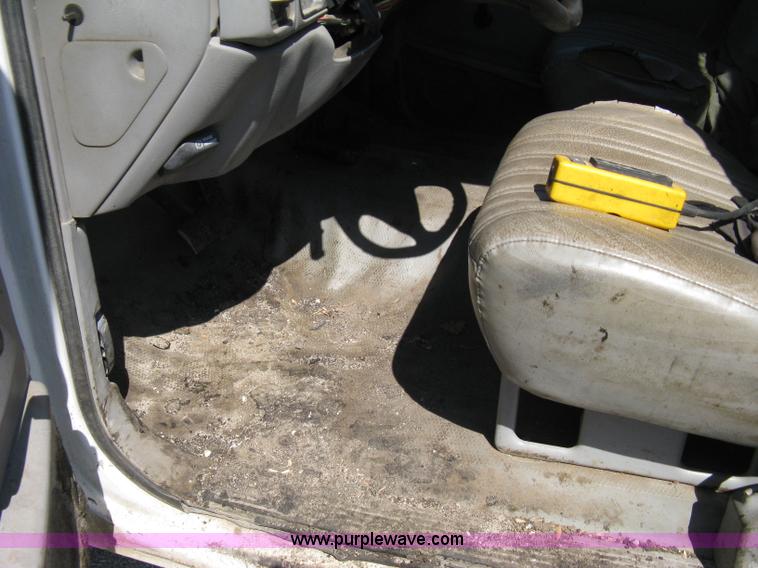 image for item A4348 2000 GMC Sierra C3500 pickup truck