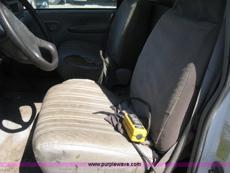 image for item A4348 2000 GMC Sierra C3500 pickup truck