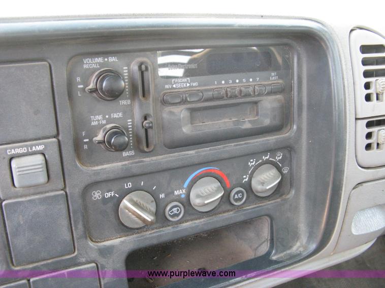 image for item A4348 2000 GMC Sierra C3500 pickup truck