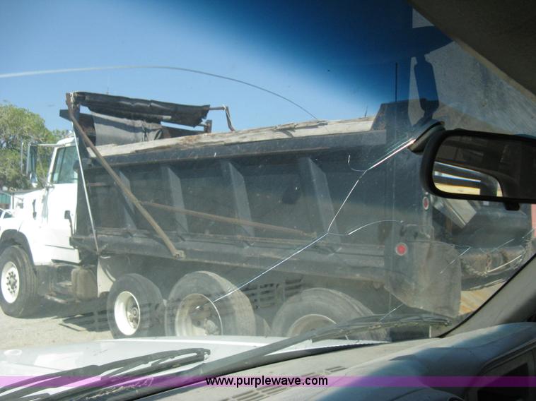 image for item A4348 2000 GMC Sierra C3500 pickup truck