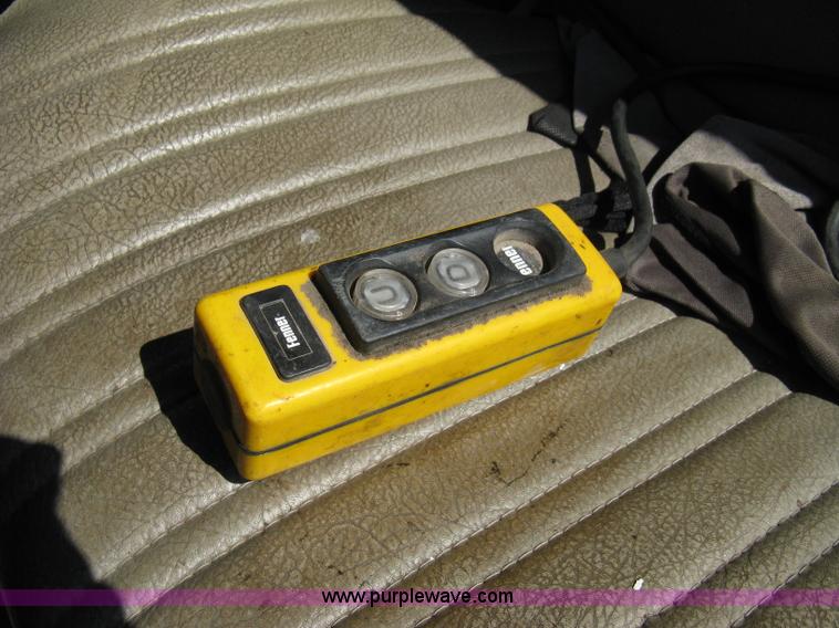 image for item A4348 2000 GMC Sierra C3500 pickup truck