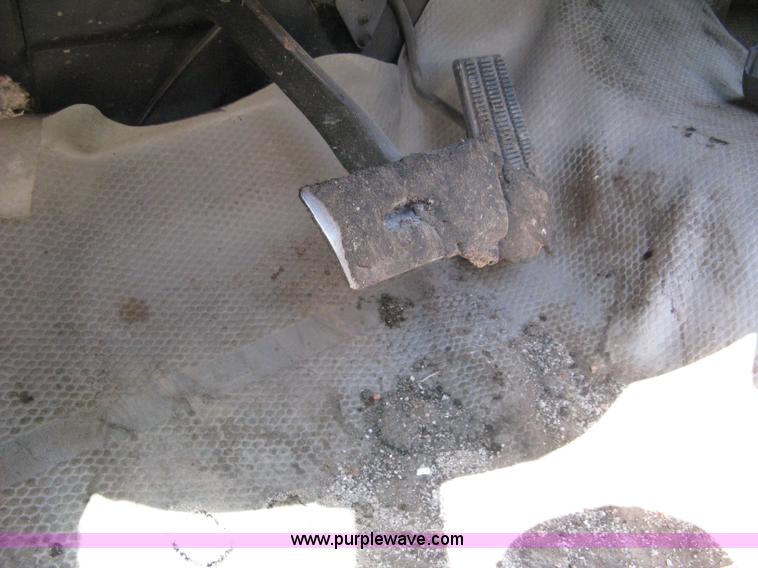 image for item A4348 2000 GMC Sierra C3500 pickup truck