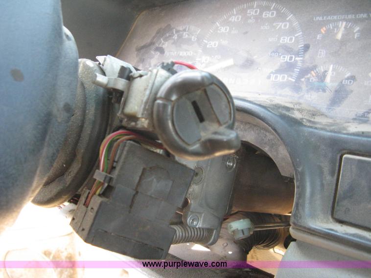 image for item A4348 2000 GMC Sierra C3500 pickup truck