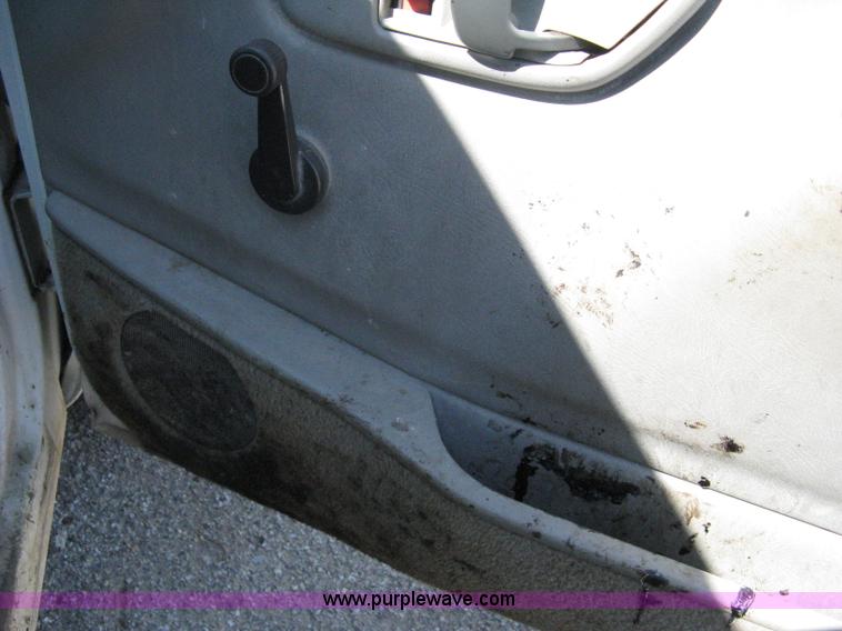 image for item A4348 2000 GMC Sierra C3500 pickup truck